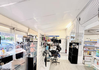 Local commercial - 75 m² - 4 pièces