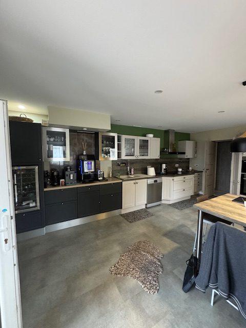 Maison - 180 m² - 8 pièces