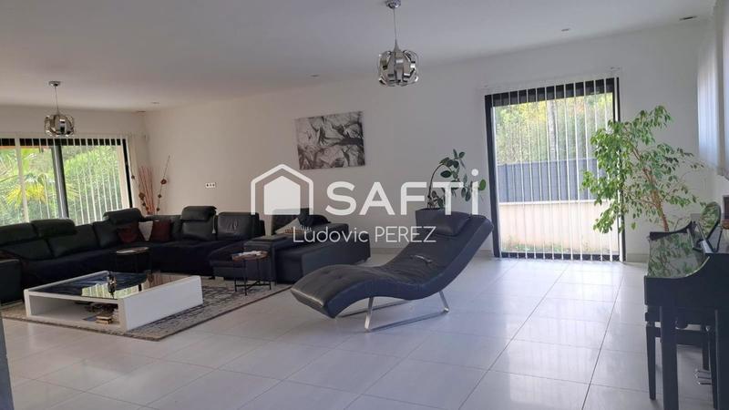 Maison - 290 m² - 5 pièces