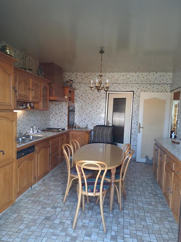 Maison - 242 m² - 8 pièces