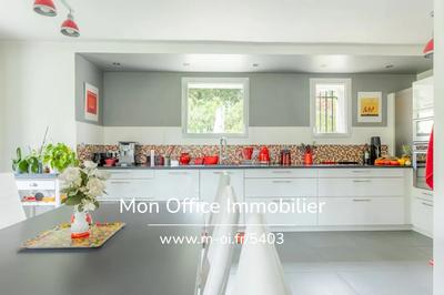 Maison - 185 m² - 8 pièces