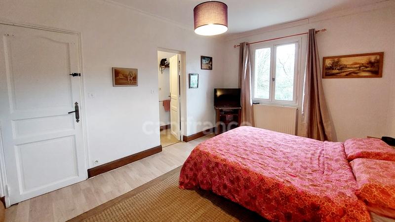 Maison - 222 m² - 8 pièces