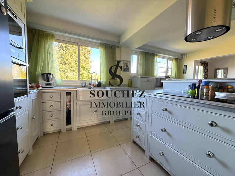 Maison - 304 m² - 8 pièces