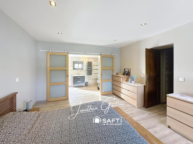 Maison - 255 m² - 8 pièces