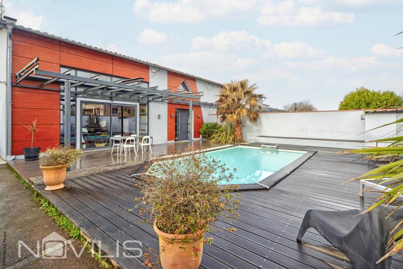 Maison - 210 m² - 5 pièces