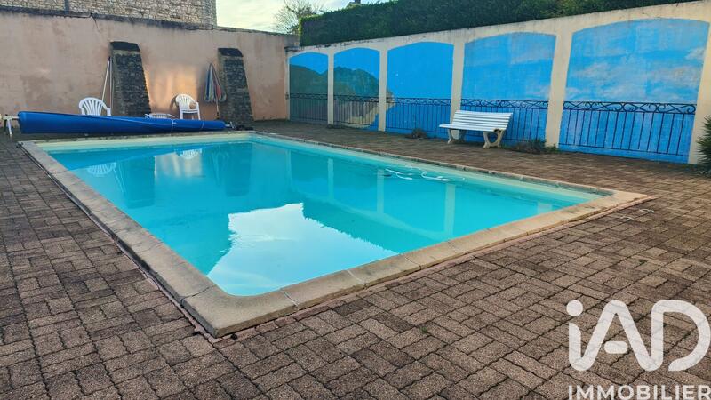 Maison - 470 m² - 8 pièces