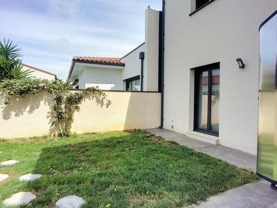 Maison - 274 m² - 12 pièces