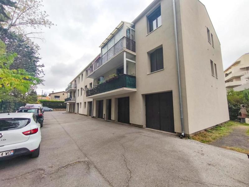 Appartement ancien - 67 m² - 3 pièces