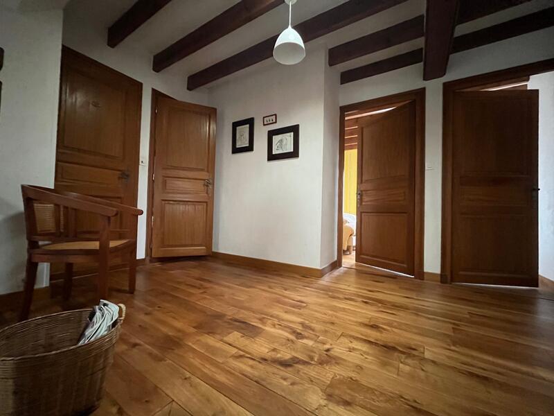 Maison ancienne - 201 m² - 9 pièces