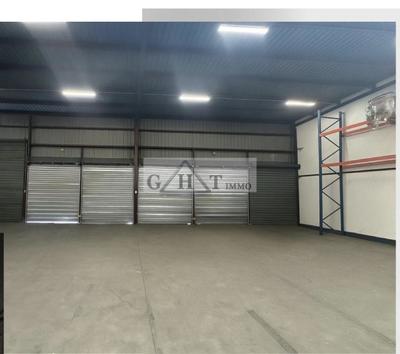 Entrepôt - 1 460 m²