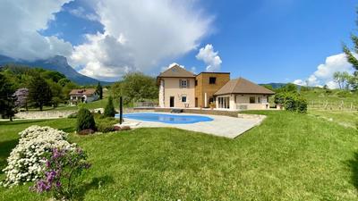 Propriété - 330 m² - 12 pièces