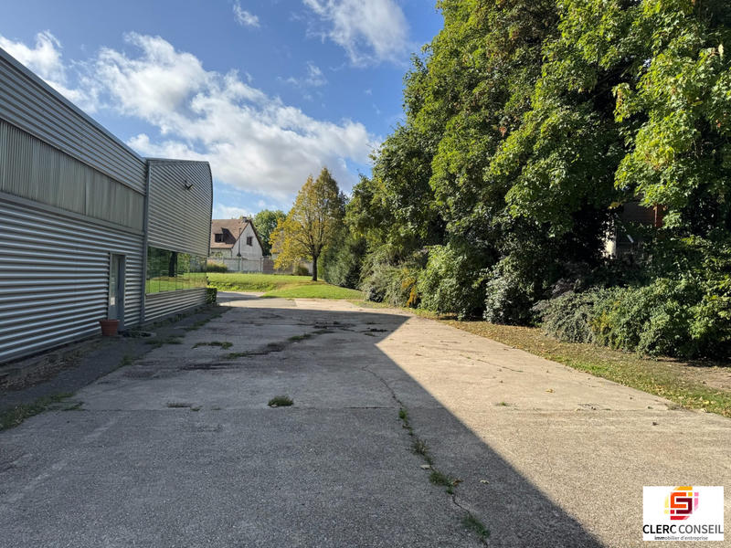 Local d'activités - 1 700 m²