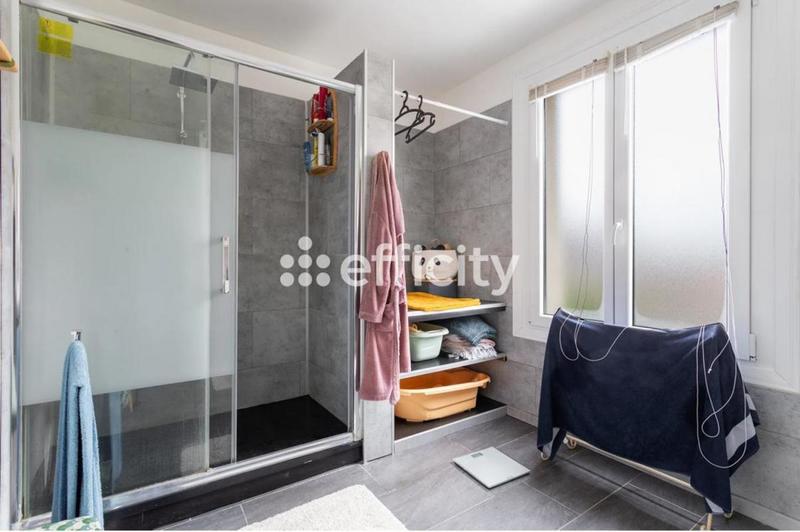 Maison - 229 m² - 7 pièces