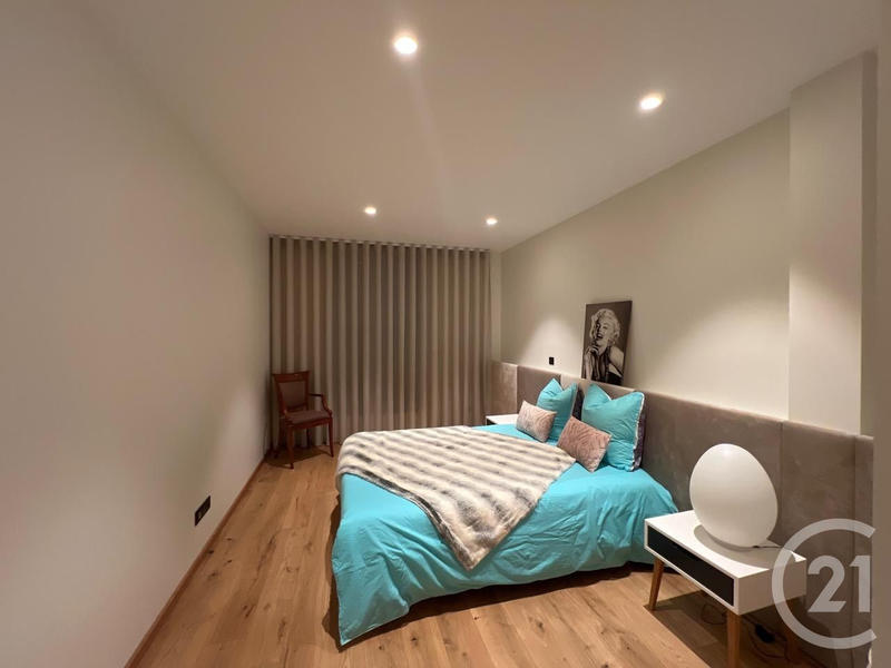 Maison - 202 m² - 5 pièces