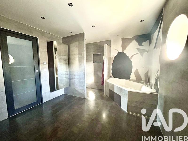 Maison - 354 m² - 12 pièces