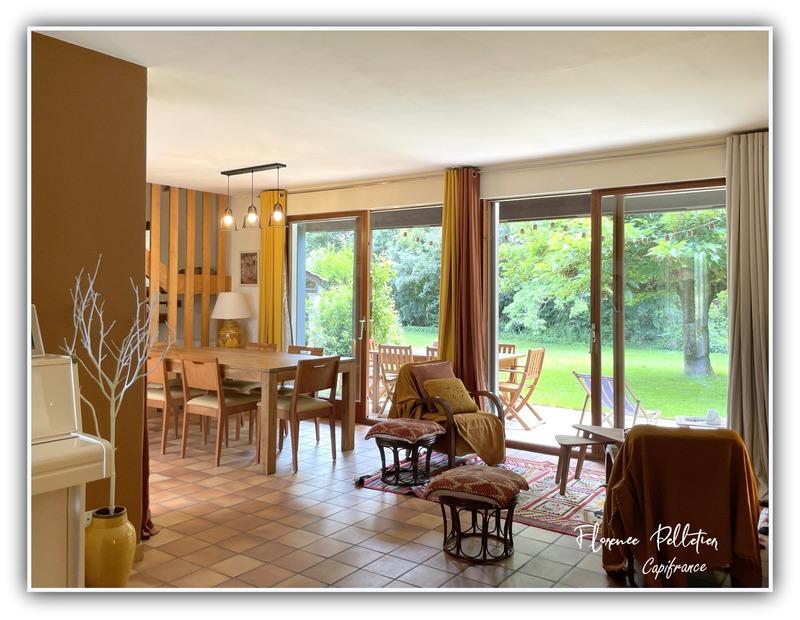 Maison - 213 m² - 8 pièces