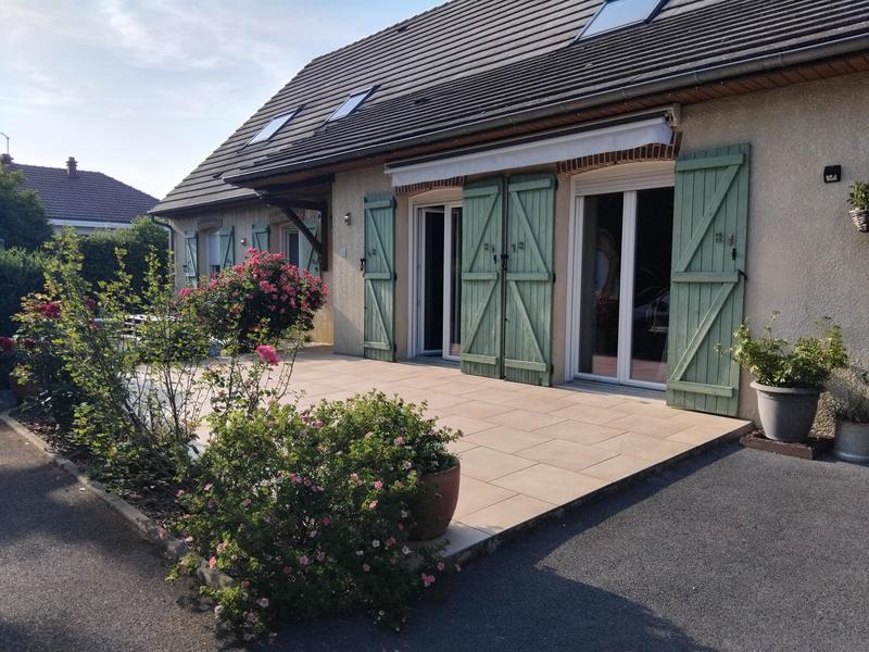 Maison - 182 m² - 9 pièces