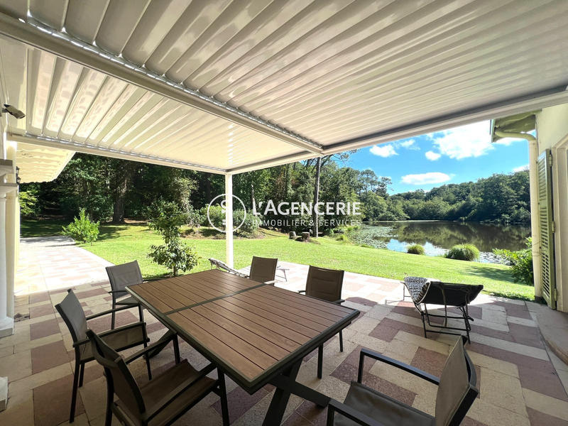 Maison - 420 m² - 10 pièces