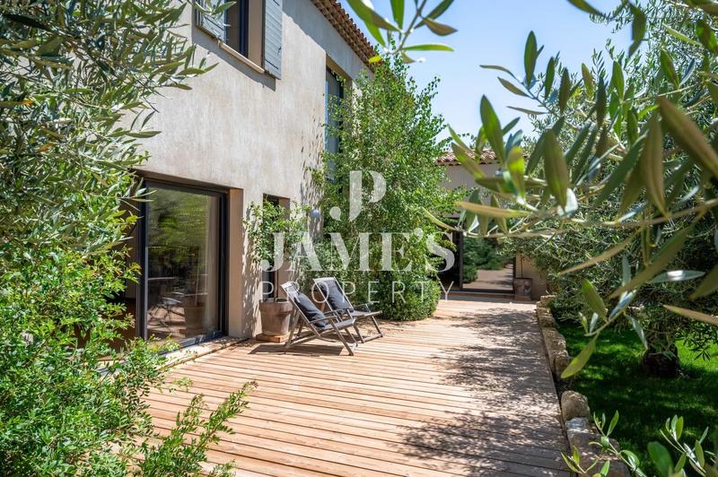 Maison - 250 m² - 6 pièces