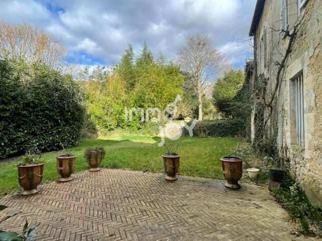 Propriété - 280 m² - 9 pièces