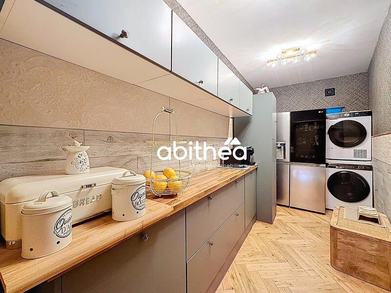 Maison - 287 m² - 9 pièces