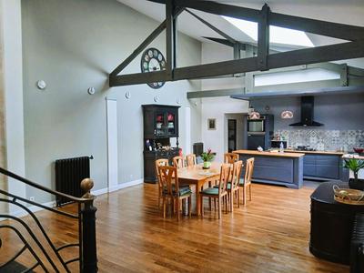 Demeure - 305 m² - 7 pièces