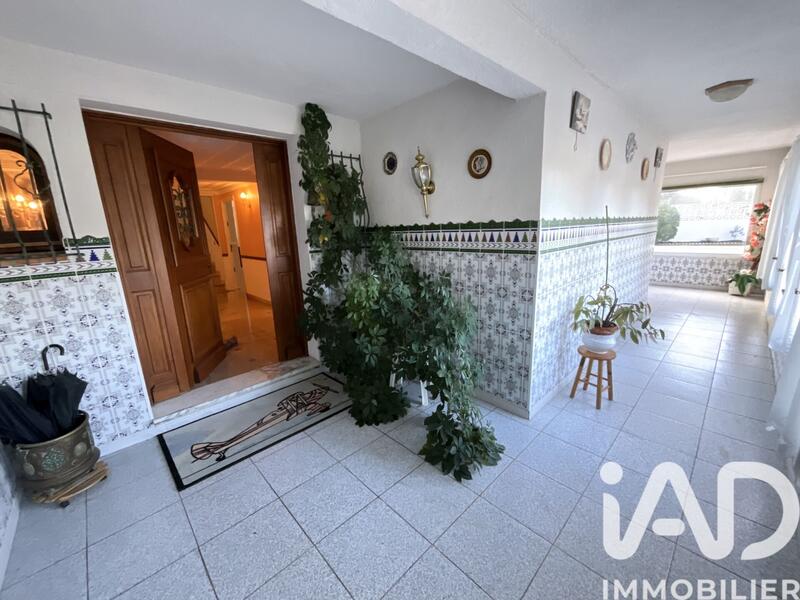 Maison - 398 m² - 11 pièces