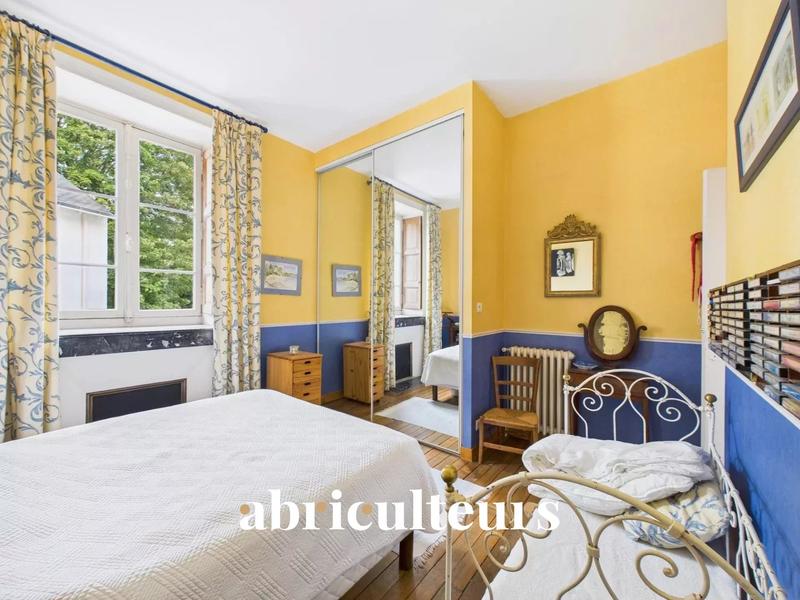 Maison - 255 m² - 8 pièces