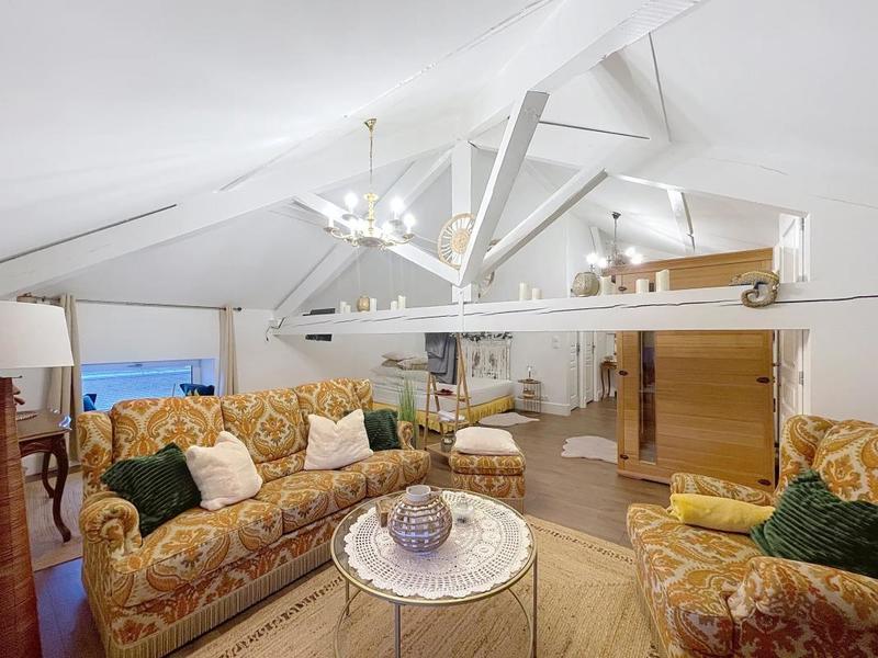 Maison - 310 m² - 11 pièces