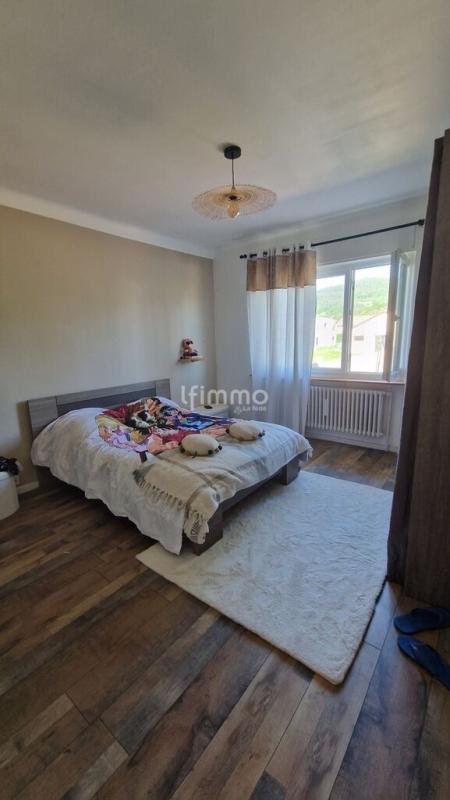 Maison - 210 m² - 6 pièces