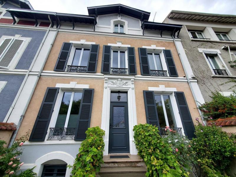 Maison de ville - 201 m² - 7 pièces