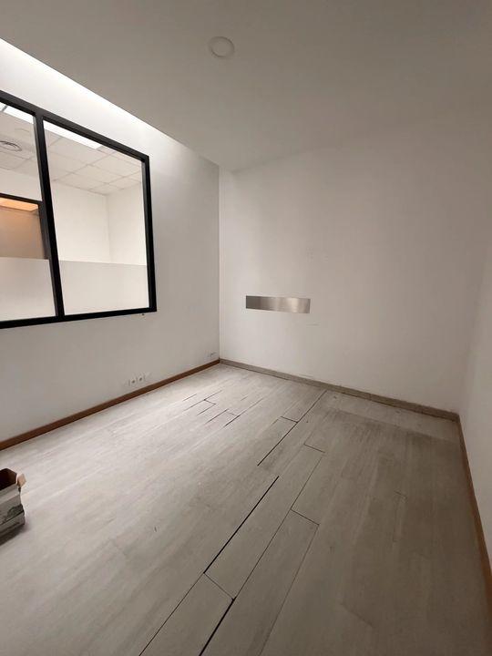 Bureau - 326 m² - 20 pièces