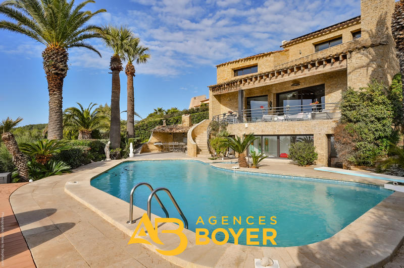 Maison - 300 m² - 8 pièces