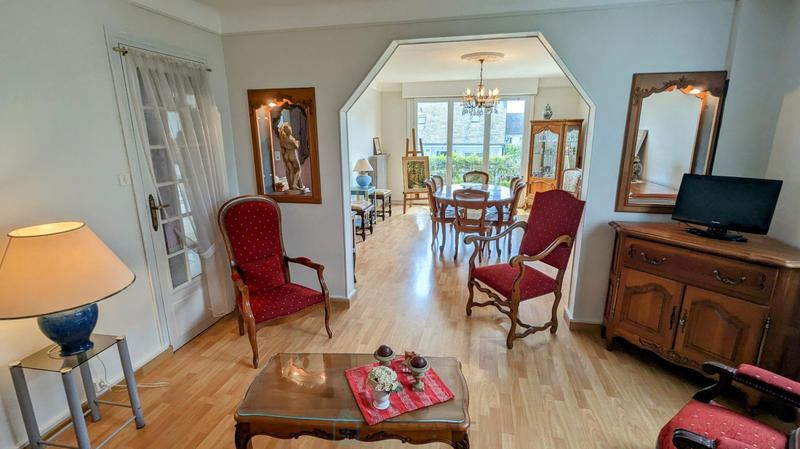 Maison - 168 m² - 9 pièces