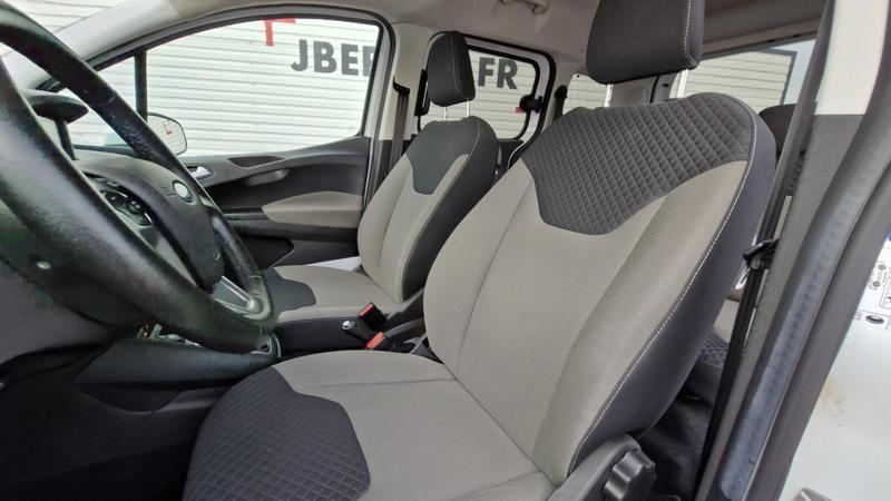 Ford Tourneo Courier 1.0 E 100 Bv6 Titanium