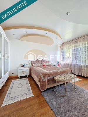 Maison - 265 m² - 11 pièces