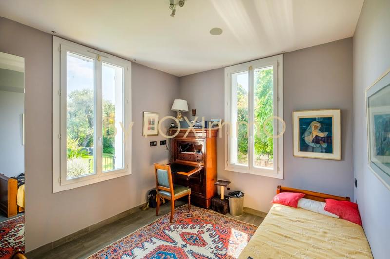 Maison - 230 m² - 8 pièces