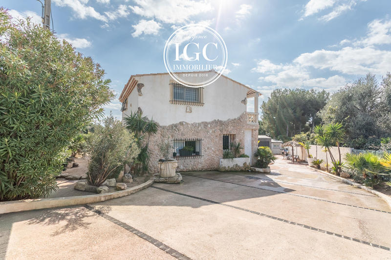 Maison - 230 m² - 6 pièces