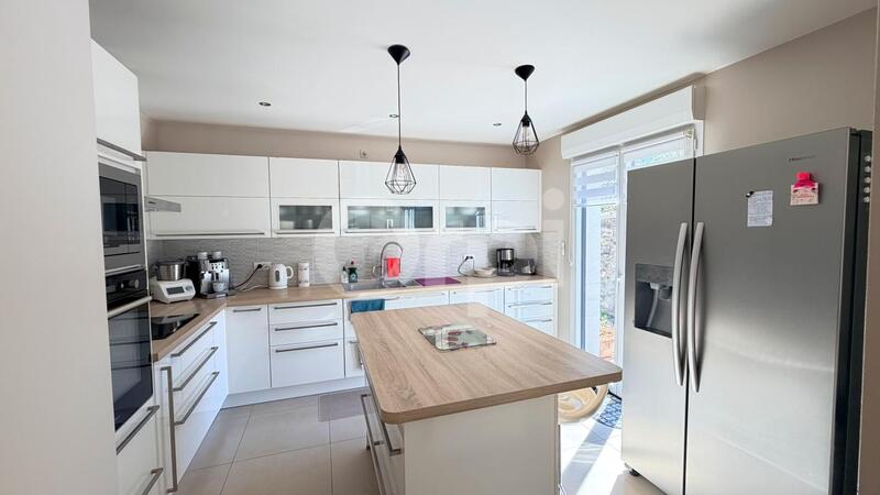 Maison - 140 m² - 6 pièces