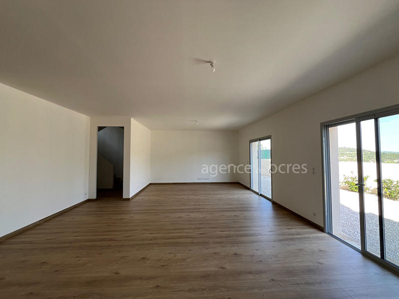 Maison - 240 m² - 5 pièces