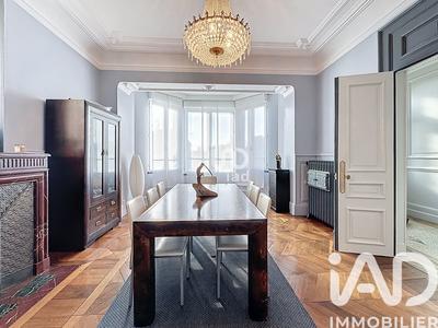 Maison - 210 m² - 8 pièces