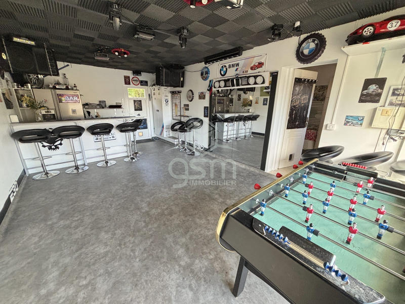 Maison traditionnelle - 164 m² - 6 pièces