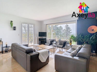 Maison - 214 m² - 8 pièces