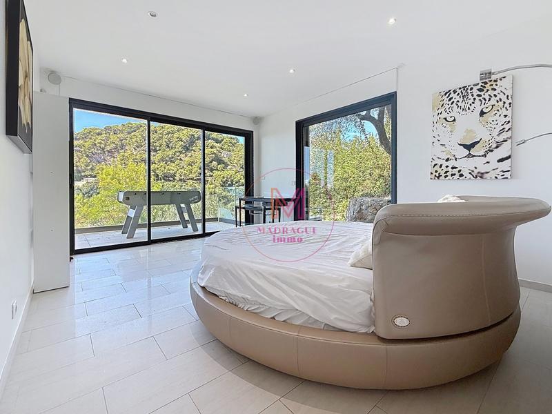 Maison - 216 m² - 6 pièces