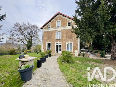 Maison - 200 m² - 8 pièces