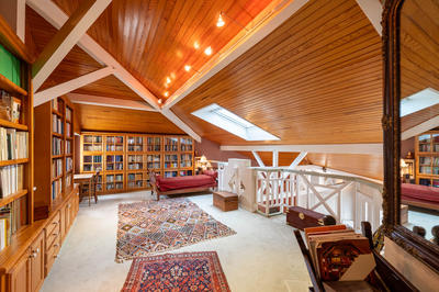 Maison - 240 m² - 8 pièces