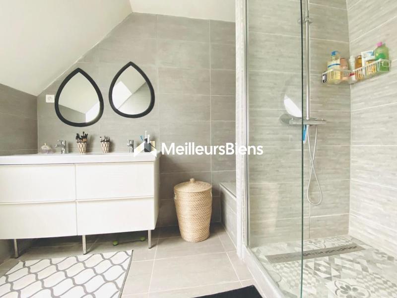 Maison - 117 m² - 6 pièces