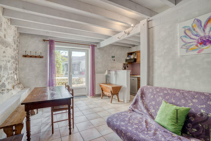 Maison - 1 600 m² - 40 pièces