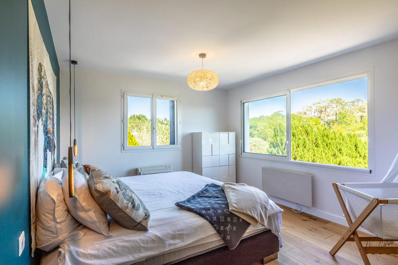 Maison - 330 m² - 9 pièces