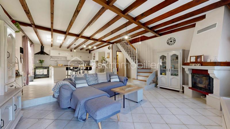 Maison - 212 m² - 9 pièces